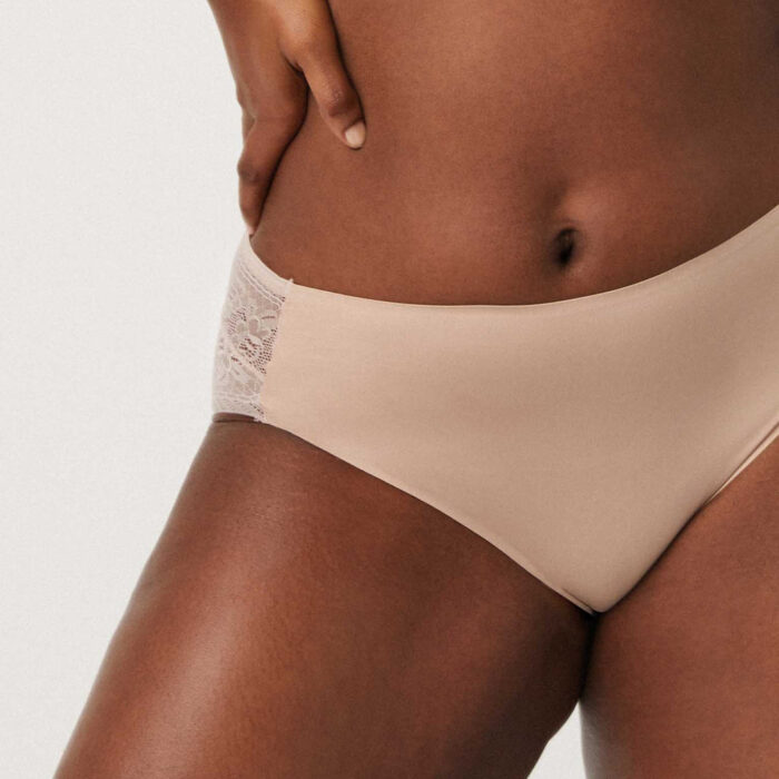 Cueca sem marcação com cinta mais alta, da Ysabel Mora