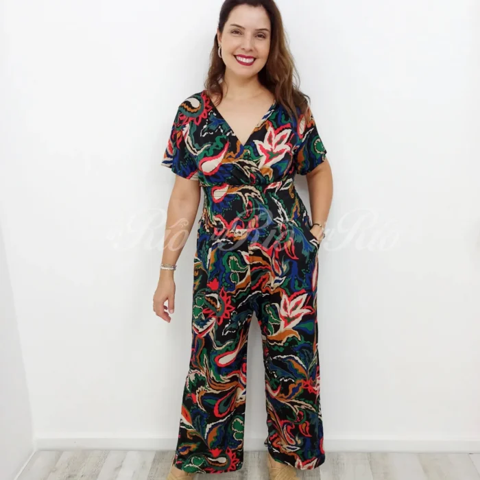 Macacão pantalona em malha fria e em formato oversized