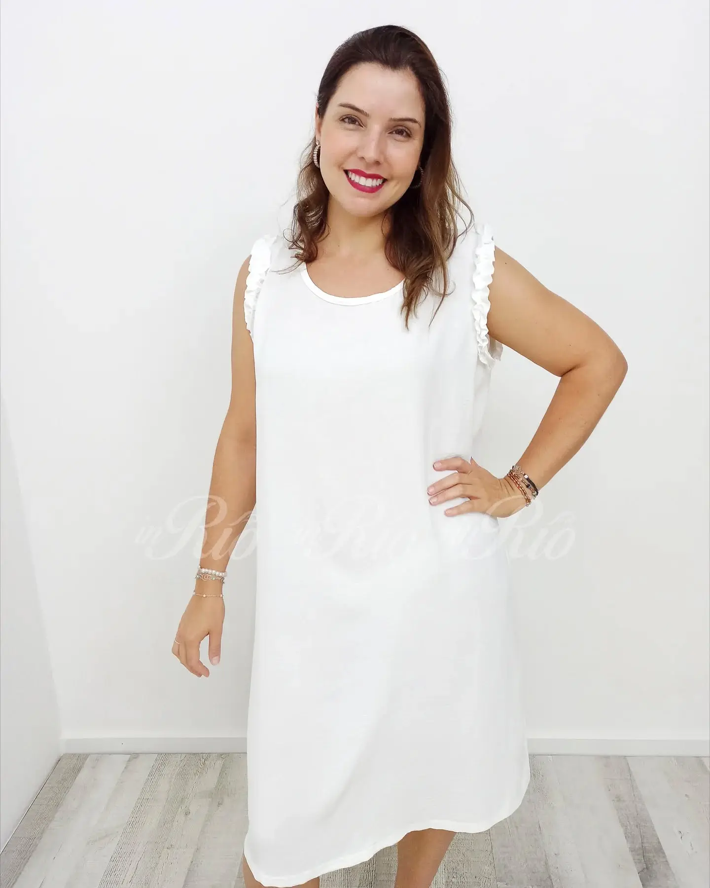 Vestido fluído plus size com folhinhos - Image 3