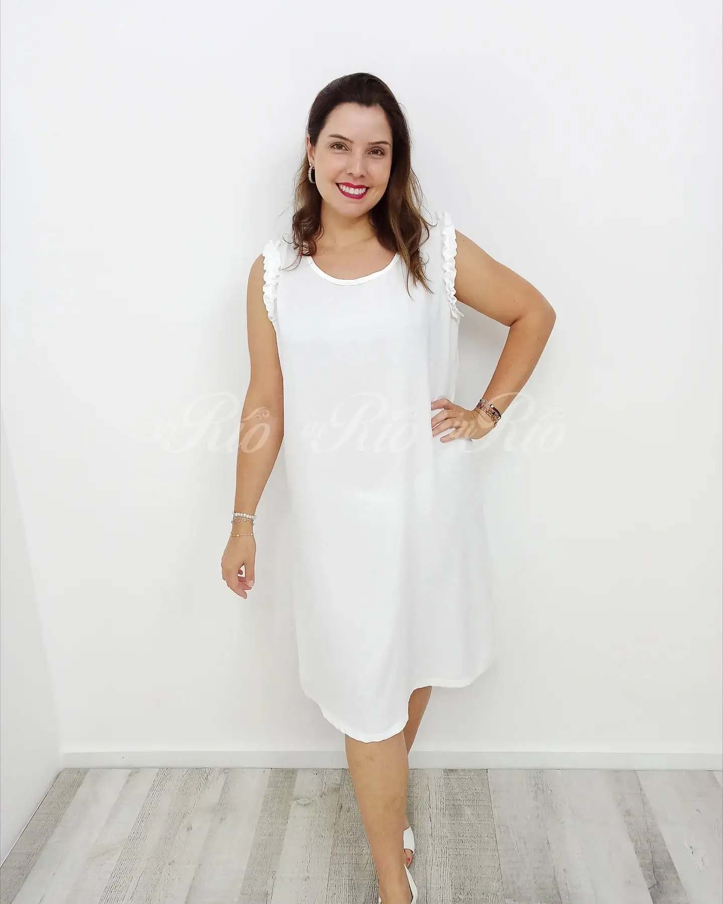 Vestido fluído plus size com folhinhos - Image 2