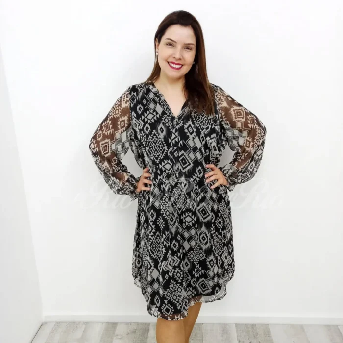 Vestido plus size com padrão de losangos