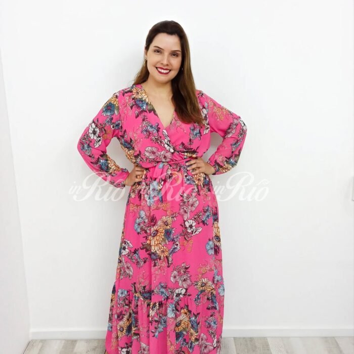 Vestido Boho longo em formato plus size, na cor rosa barbie