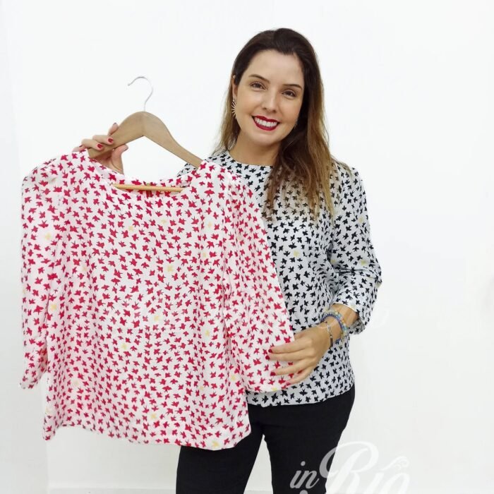 Blusa com padrão de andorinhas