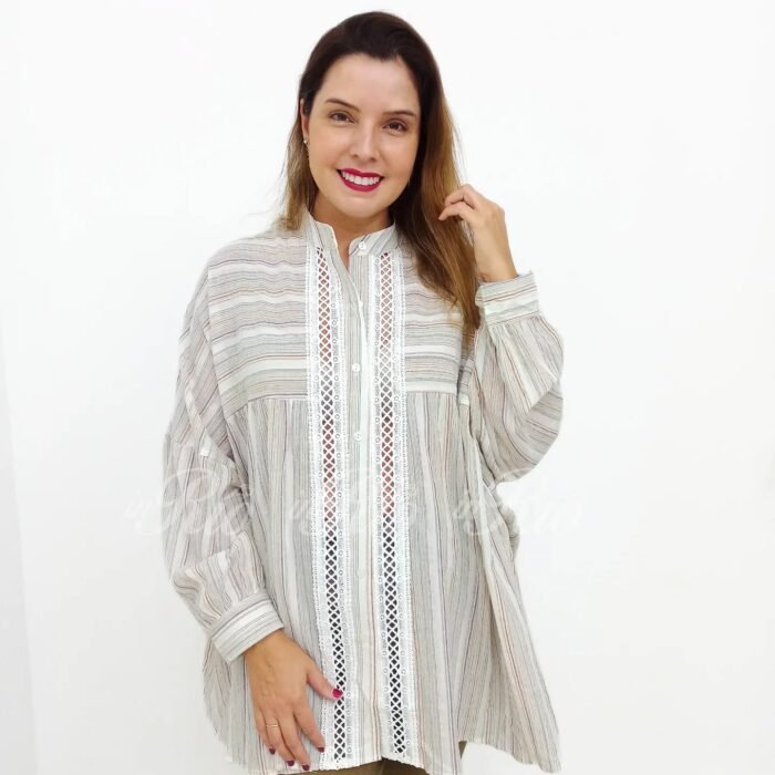 Camisa oversized em 100% algodão com renda guipir