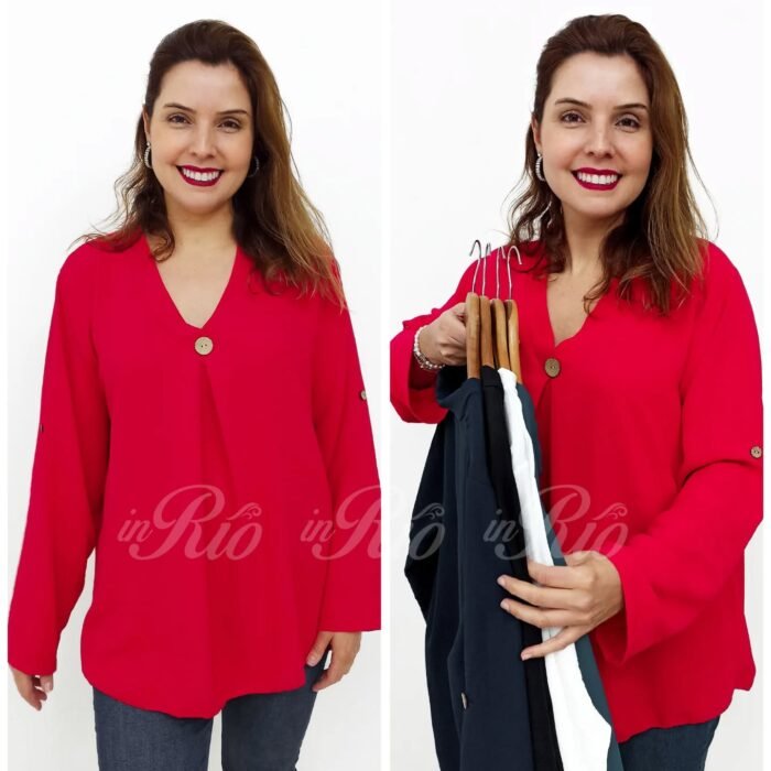 Blusa fluída com botão, prega à frente e presilhas