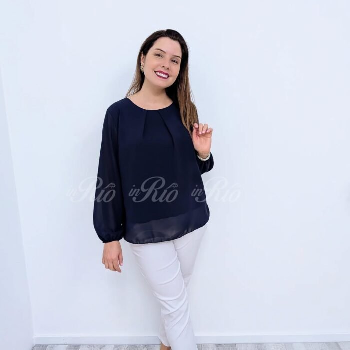 Blusa fluída com prega à frente