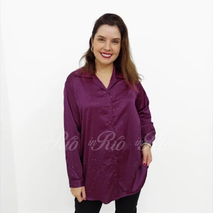 Camisa em tecido acetinado com brilhantes prateados