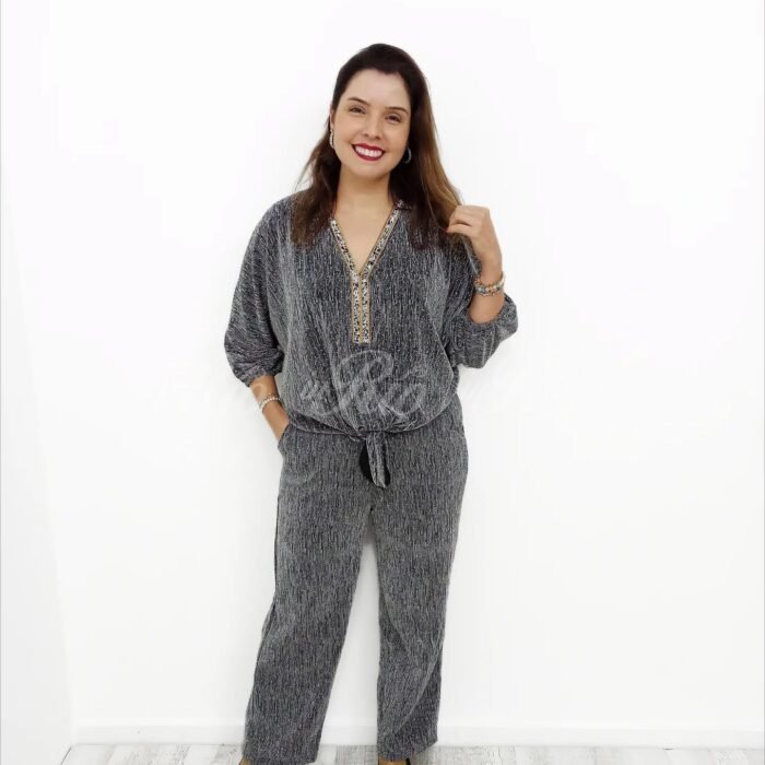 Calças mágicas plus size em tecido metalizado cardado