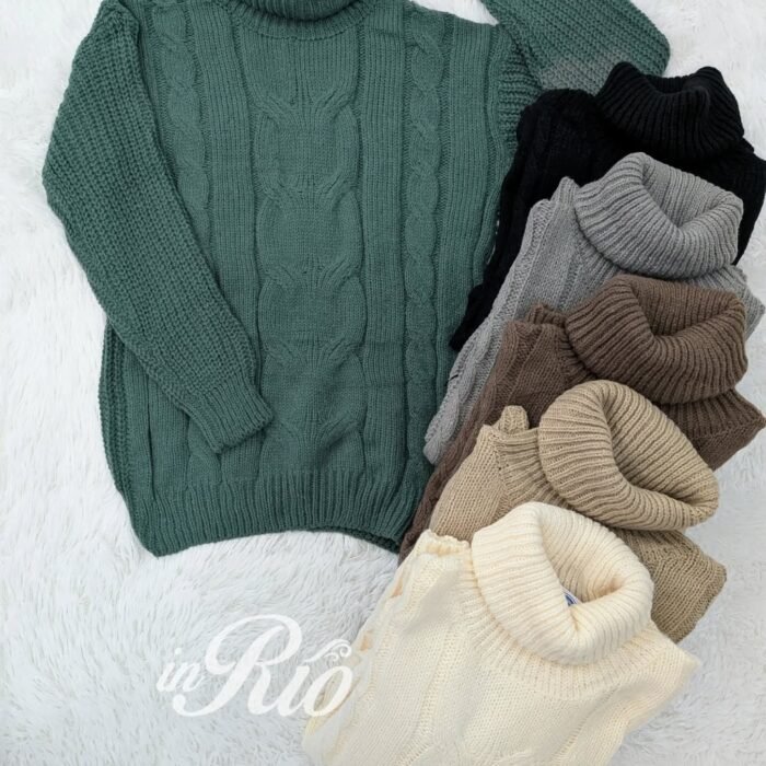 Camisola de gola alta em malha grossa com padrão entrançado à frente