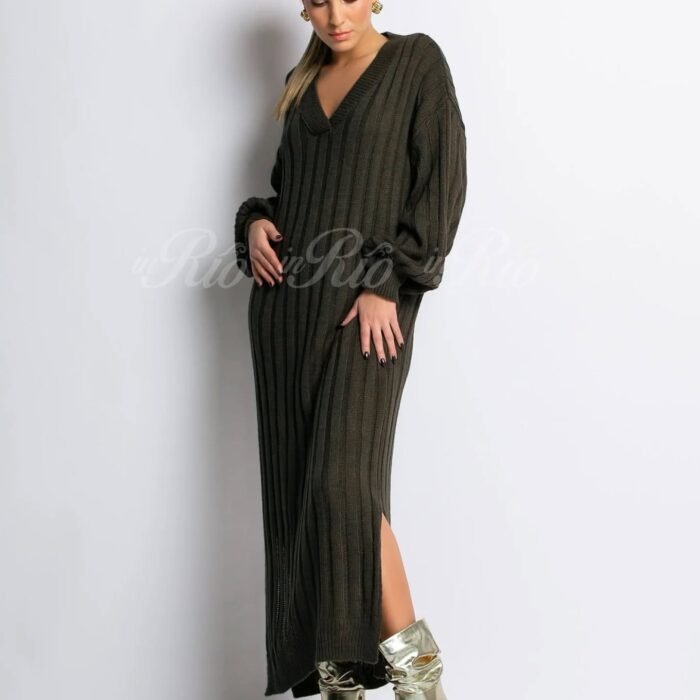 Vestido longo oversized em malha com decote em V