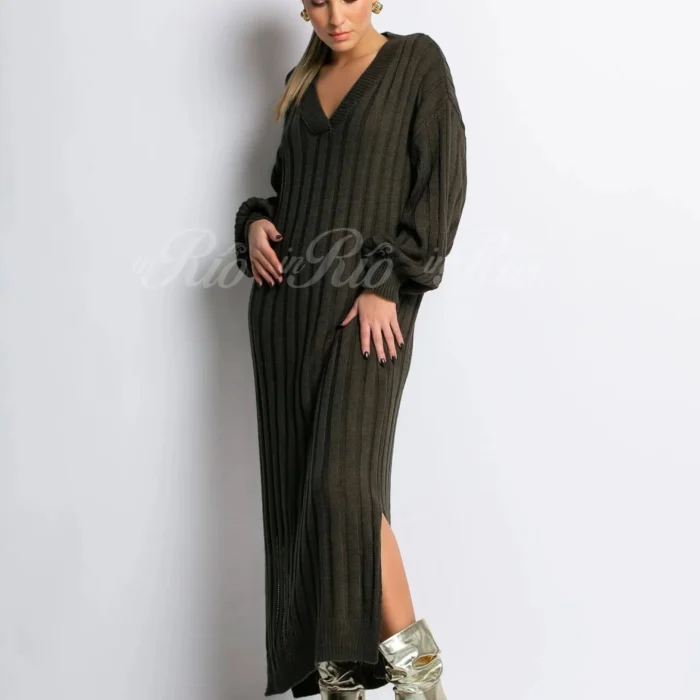 Vestido longo oversized em malha com decote em V