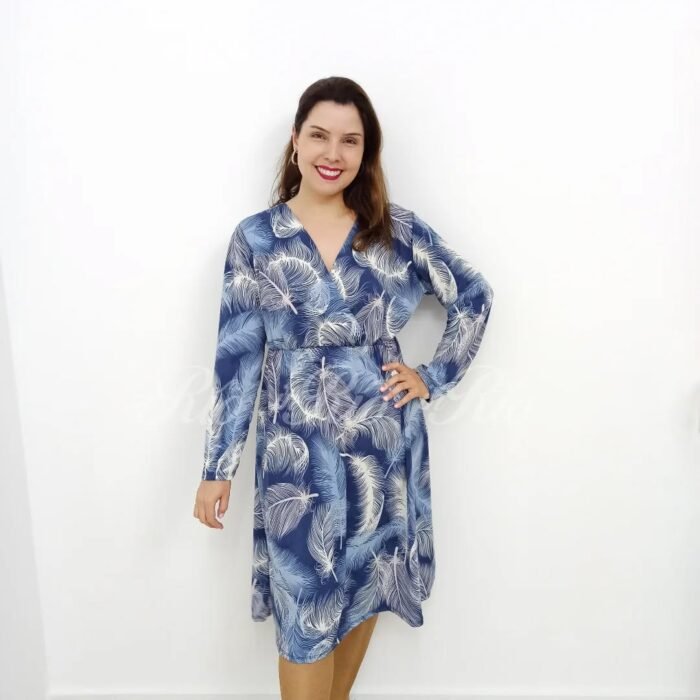 Vestido em malha fria com estampado de folhas