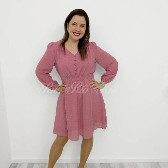 Vestido em chiffon rosa com ponto suíço