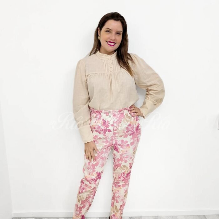 Calça mágica plus size com padrão floral rosa