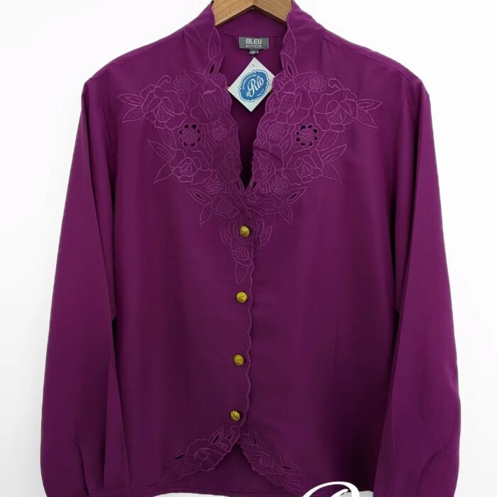 Camisa violeta com bordado vazado