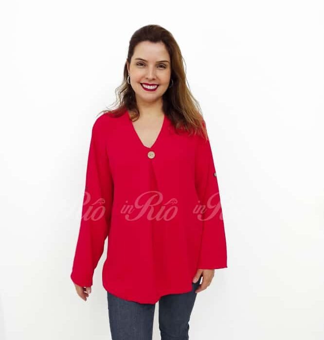 Blusa fluída com botão, prega à frente e presilhas