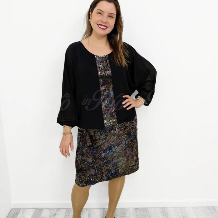 Vestido plus size com efeito sobreposição e lantejoulas