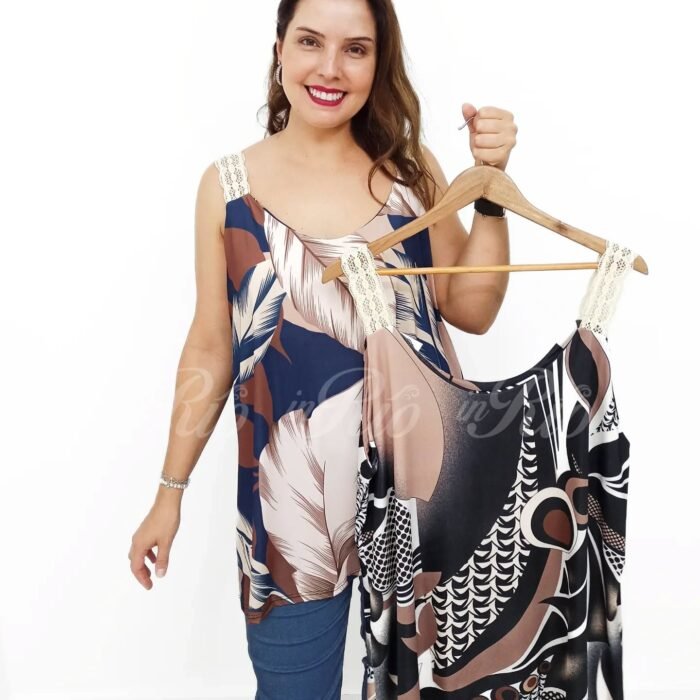 Top plus size em malha fria estampada com alças em crochê