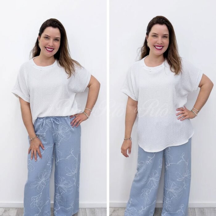 Blusa texturizada oversized com aplicações de flores e pérolas