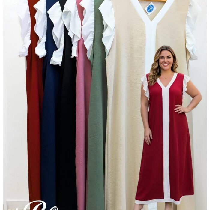 Vestido longo com modelagem plus size e folhinhos nos ombros